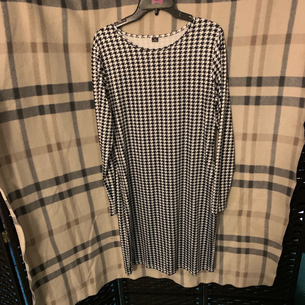 Houndstooth design bodycon mini dress.